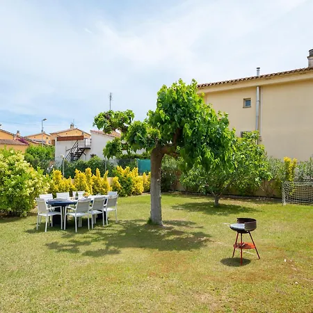 Villa 5 Bedroom In *
