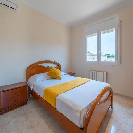 5 Bedroom In Villa *